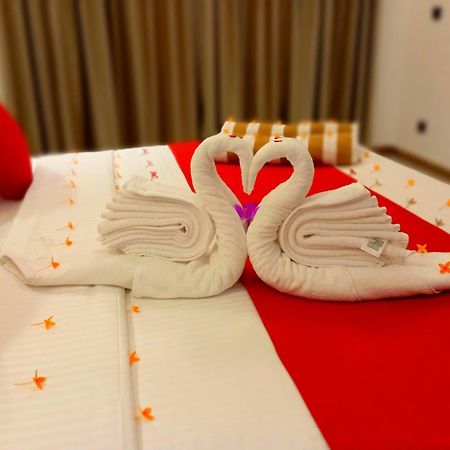 Crown Breeze Hotel Ahangama Bagian luar foto