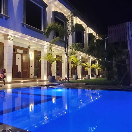 Crown Breeze Hotel Ahangama Bagian luar foto
