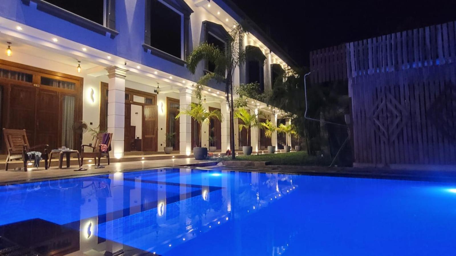 Crown Breeze Hotel Ahangama Bagian luar foto