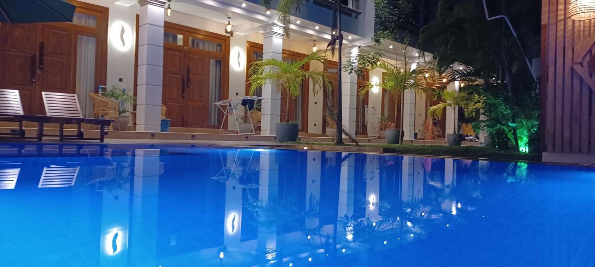 Crown Breeze Hotel Ahangama Bagian luar foto